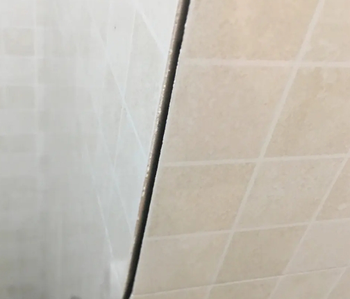 金湾瓷砖空鼓维修公司分享阳台瓷砖脱落的修复过程可以分为以下几个步骤